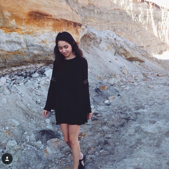 ASOS 70s Black  Bell Sleeved Crochet Dress - Picture 4 of 5